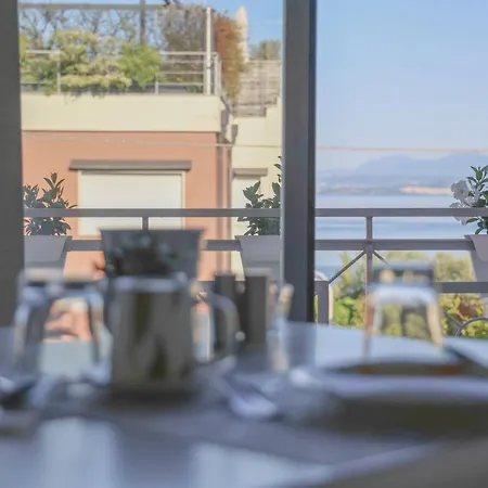 Eden فندق